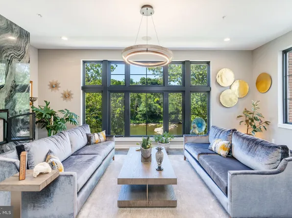 4554 Riverside Way, Philadelphia, PA 19127