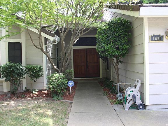 2nd image of 1960 Moontree Dr