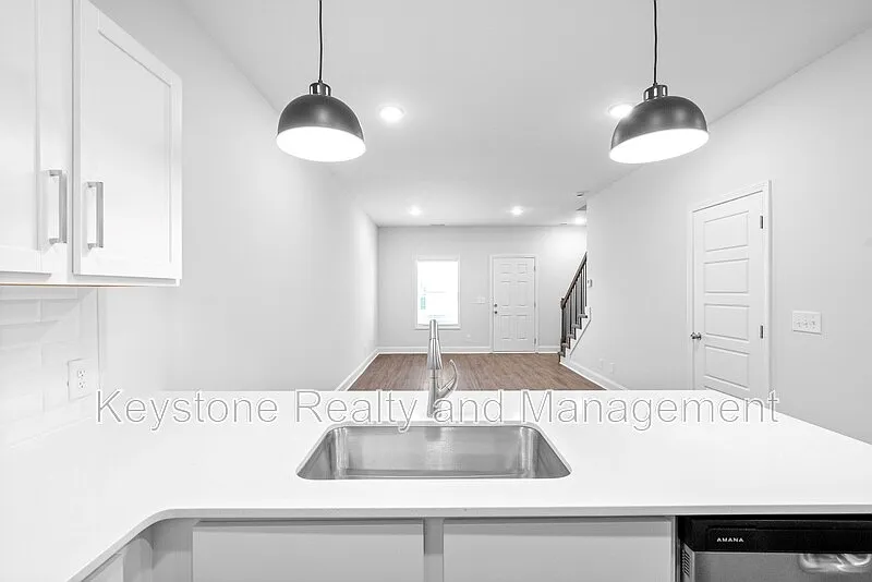 750 Tracy Lane — Photo 4