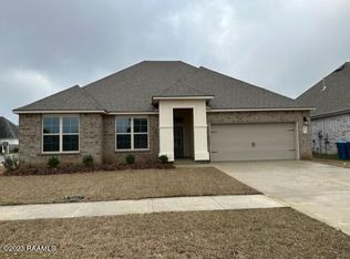 101 Deer Lake Ln, Lafayette, LA 70508