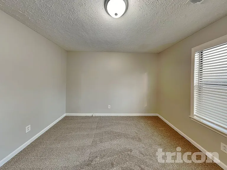 308 Knollwood Ln — Photo 13