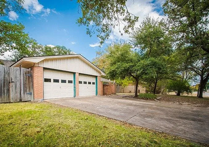 1003 Glade Street — Photo 2