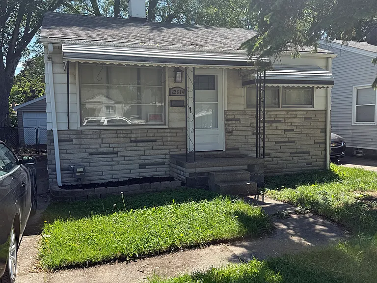 22614 Sharrow Ave — Photo 1