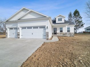 2518 Savanna Rd, Bloomington, IL 61705