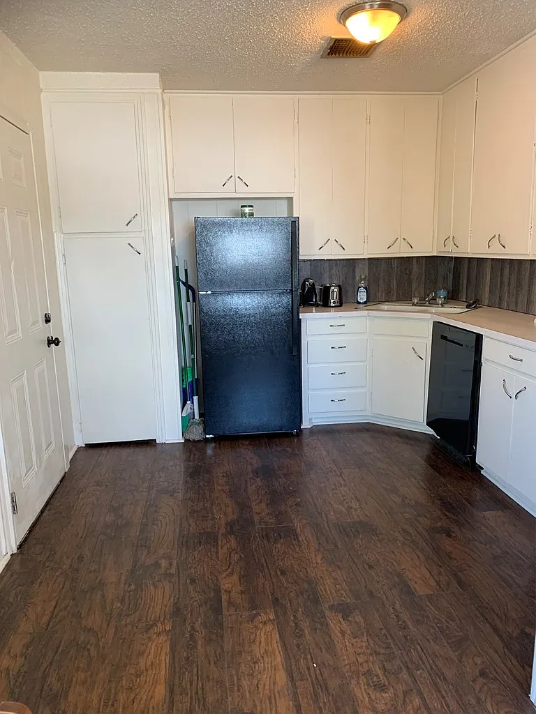 2 bed, 1.0 bath, 1008 sqft, $1,350 — Photo 3