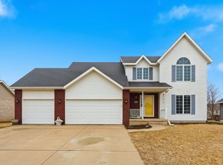 951 W Price St, Eldridge, IA 52748