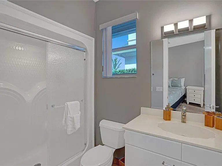 1033 Brooks Ln — Photo 15