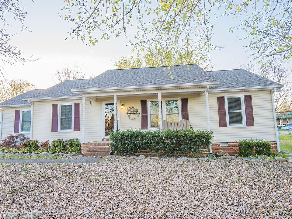 1st image of 3002 Redwood Dr
