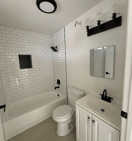 1816 N Gramercy Pl #405 — Photo 8