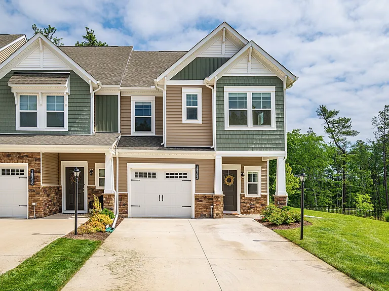 18352 Palisades Ct — Photo 1