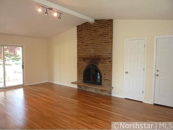 4th image of 1251 Oakcrest Ave