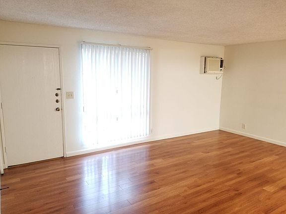 2nd image of 217 W Lincoln Ave