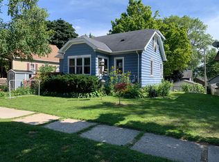 231 Edgewood Ln, West Bend, WI 53095