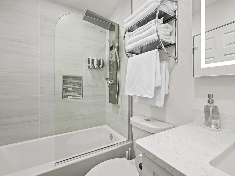 1242 E Pierce St #1 — Photo 5