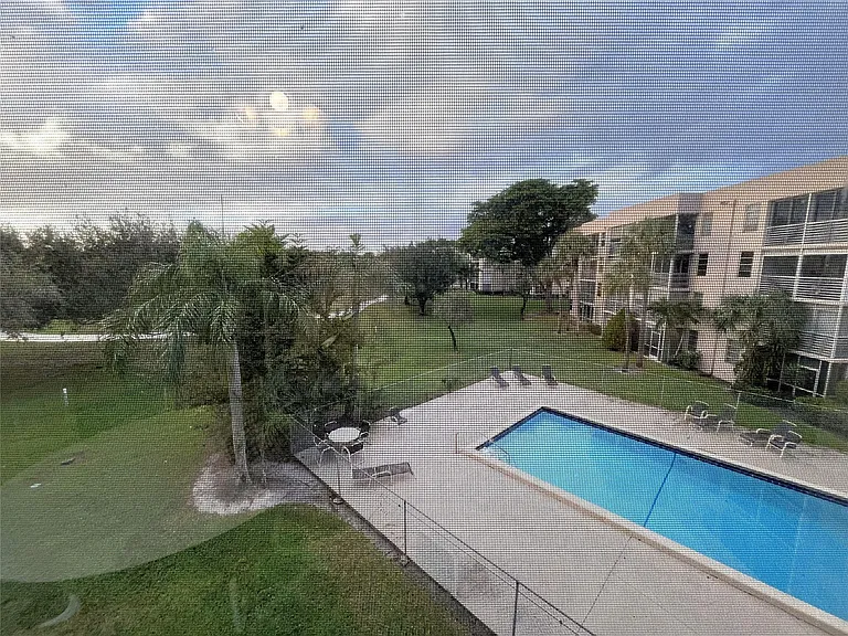 9501 Seagrape Dr #305 — Photo 25