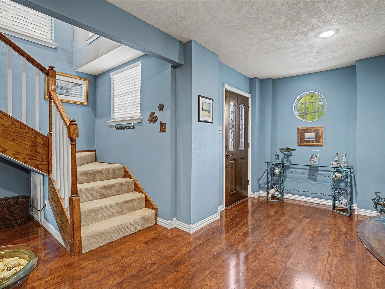 3 bed, 2.0 bath, 2552 sqft, $2,400 — Photo 3