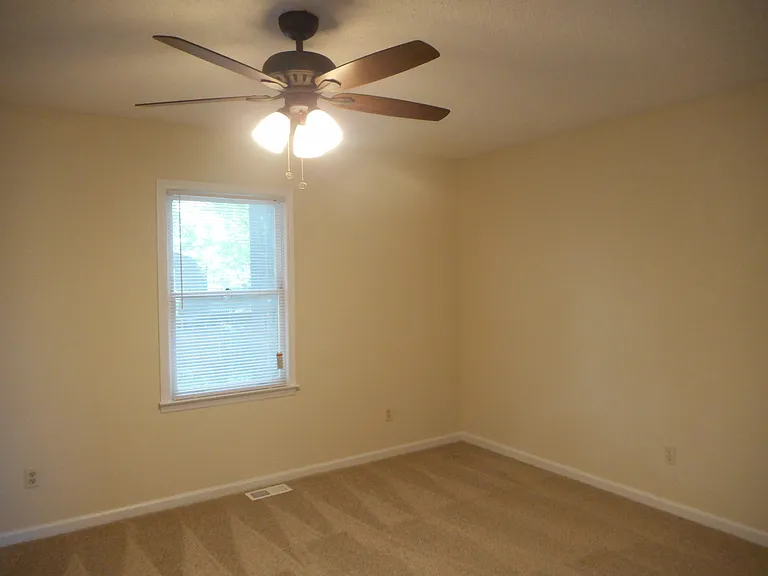 1112 Camden Ave — Photo 7