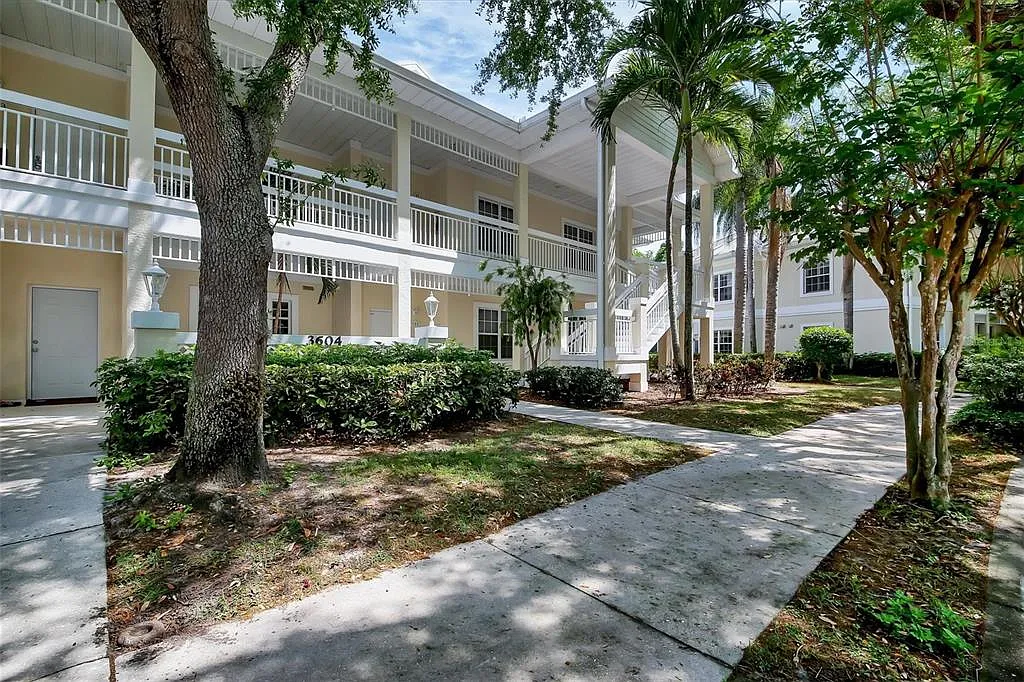 Building Photo - 3604 54th Dr W #203