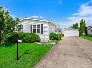 22717 S Ravisloe Ln, Frankfort, IL 60423