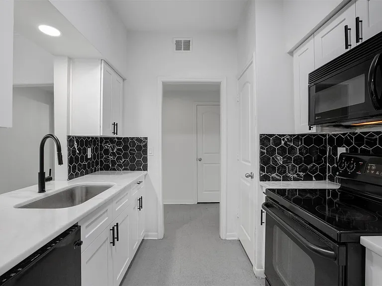 2475 Underwood St #180 — Photo 11
