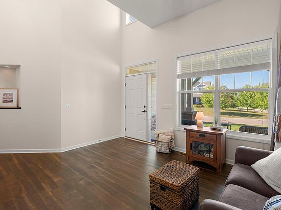 4th image of 2442 Lacy Ln