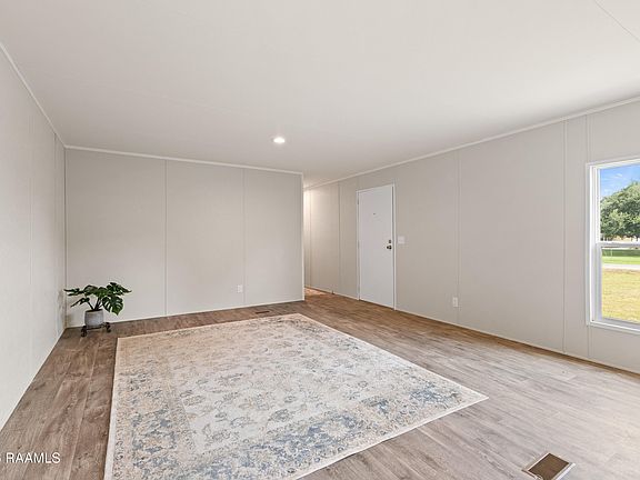 4th image of 1206 Dermelie Calais Rd