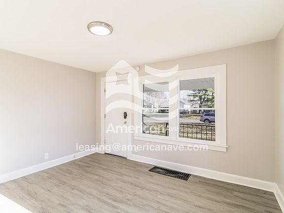 565627_004_wm_-_living_room_13435640.jpg