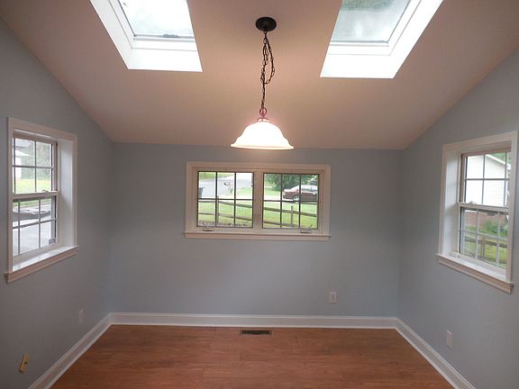 4th image of 4423 Summit Ave