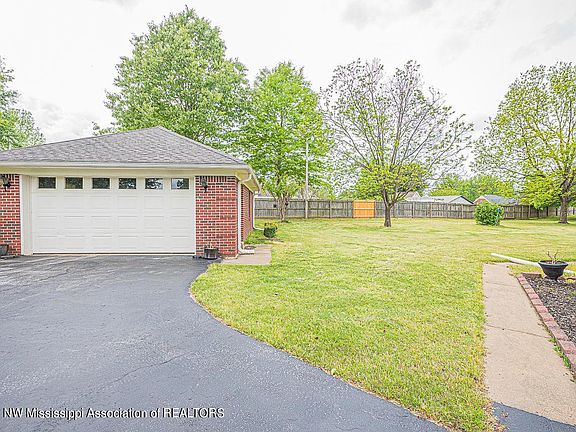 2nd image of 5820 Paloma Dr
