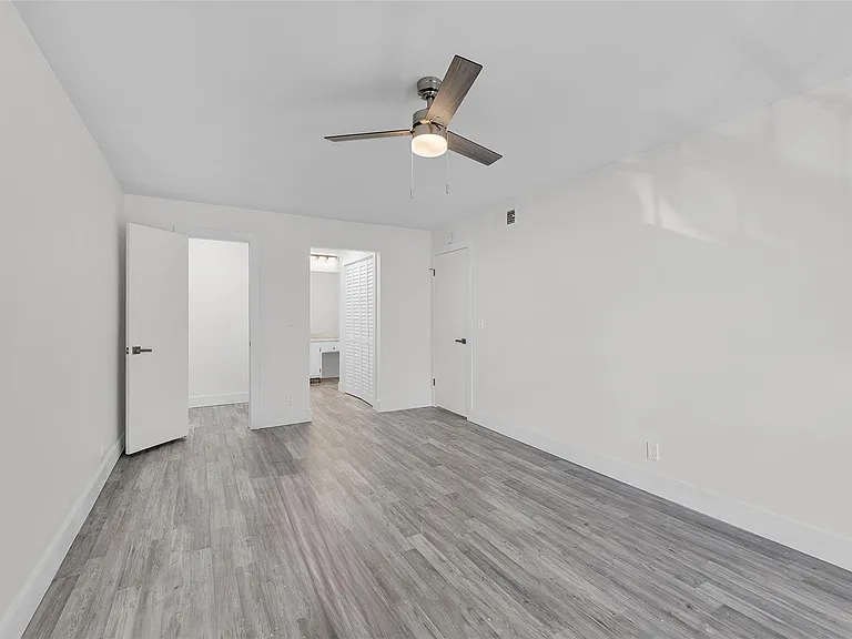 6413 Bay Club Dr #3 — Photo 16