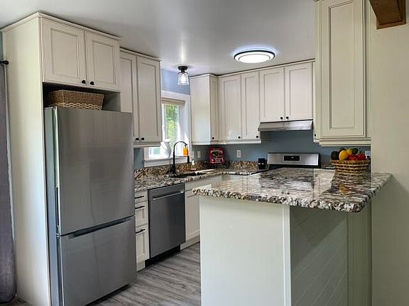 4th image of 3074 Coolwater Ave