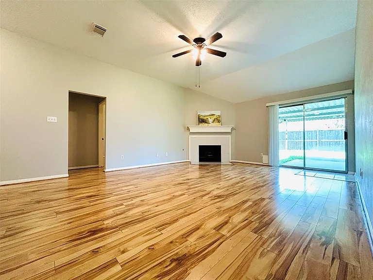 1404 Helmsley Dr — Photo 15