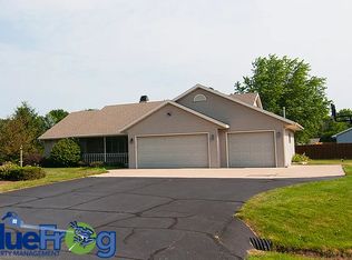 2002 Minnie Ln, Green Bay, WI 54313