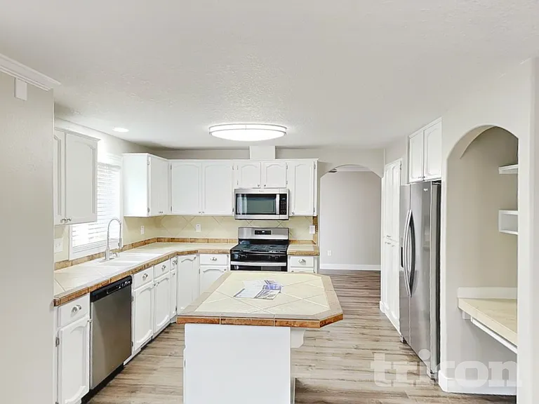 3402 NE 165th Ave — Photo 4