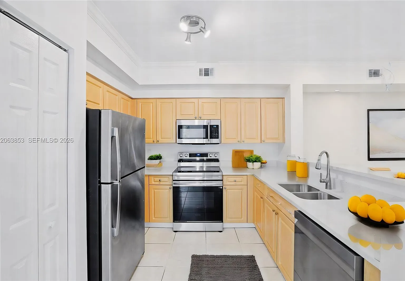 Gables Court Condo — Photo 2