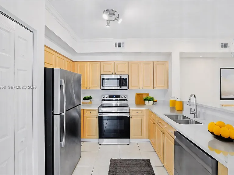 6831 SW 44th St #205 — Photo 2