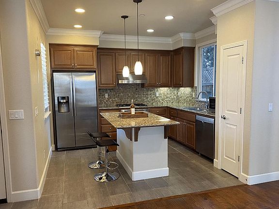 3rd image of 14 Maravilla Ct