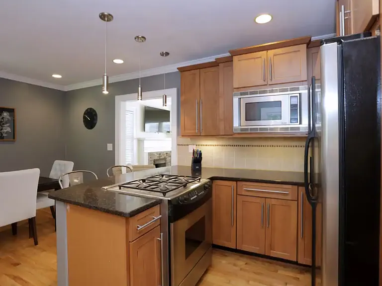 1190 Atlantic Dr NW — Photo 6