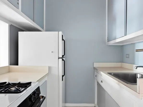 330 East 70th Street image 4 of 8