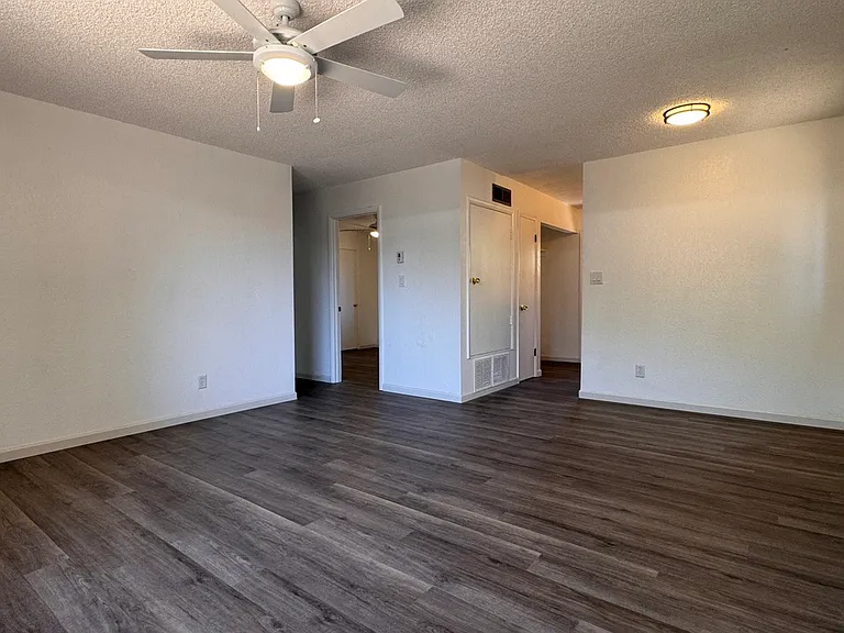 2924 N Rose St #B — Photo 3