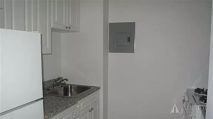Rented by Anchor Associates | media 2