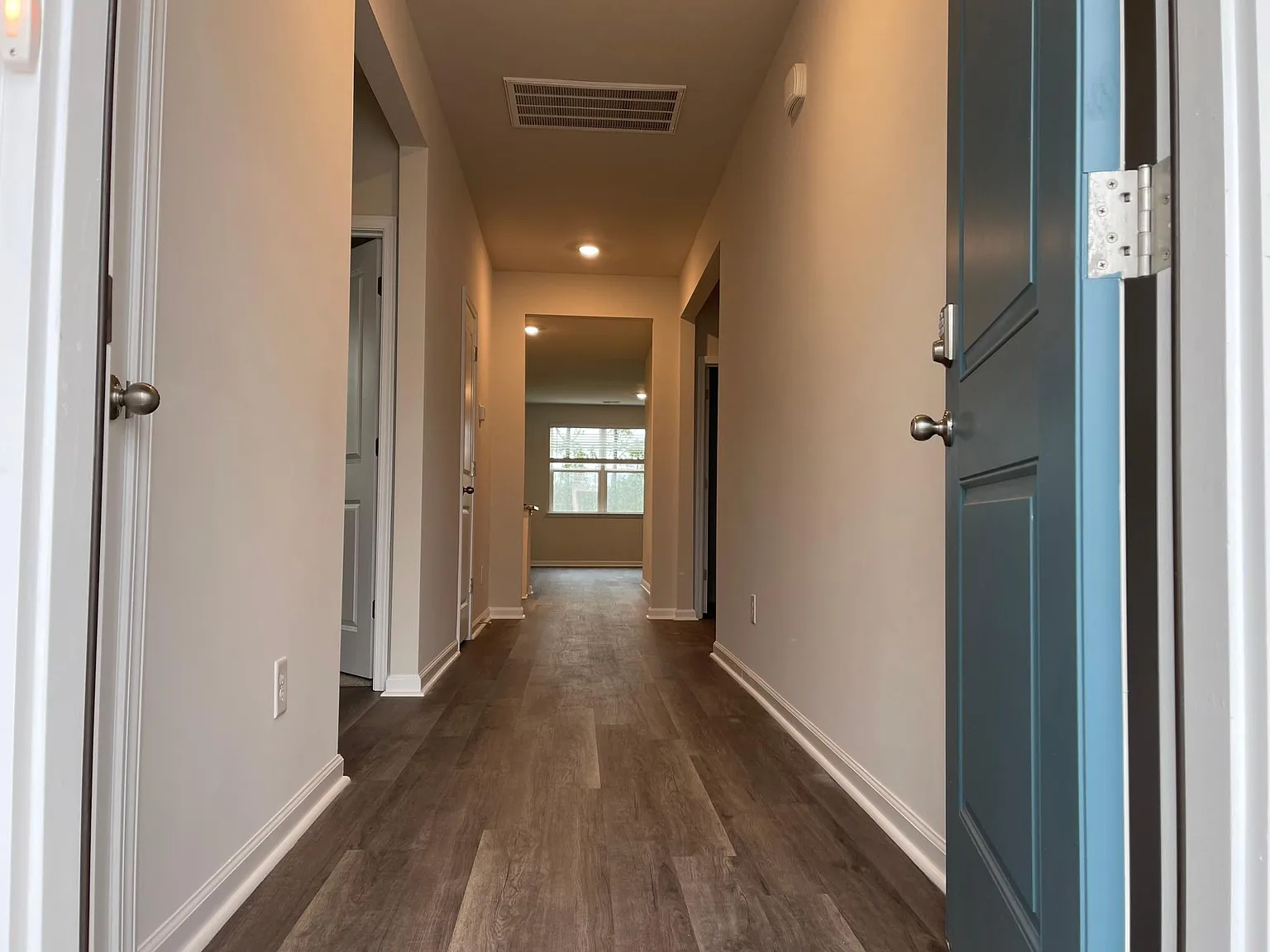 4 bed, 1800 sqft, $2,250 — Photo 2