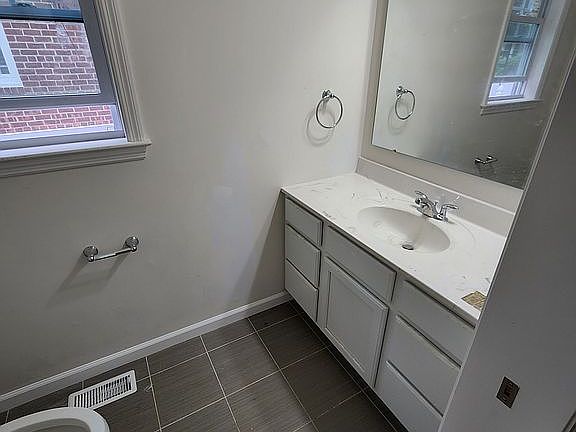 2nd image of 172 Van Cortlandt Park Ave
