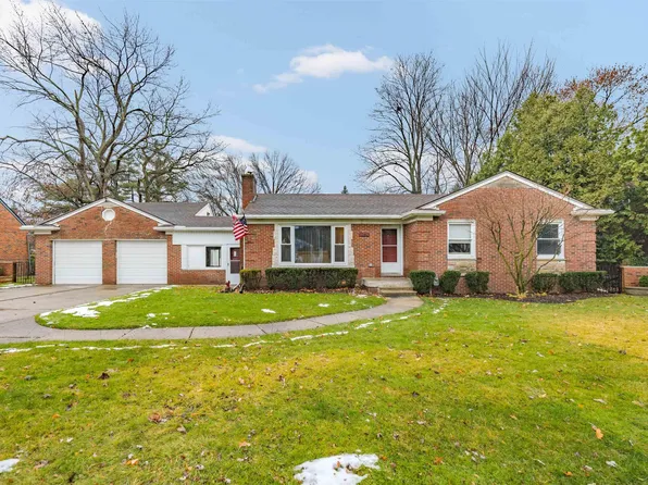 19770 Eastwood Dr, Harper Woods, MI 48225