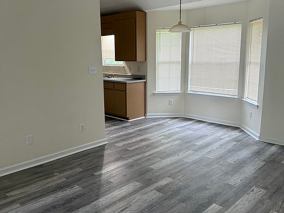 3rd image of 105 River Oaks Dr