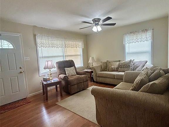 5th image of 409 W James Ave