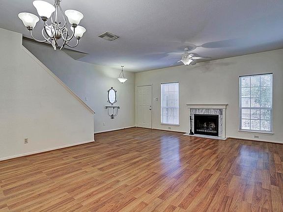 4th image of 2882 Holly Hall St