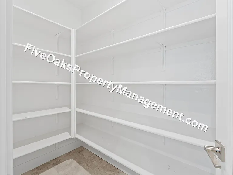 571 Willow Ridge Ct — Photo 10