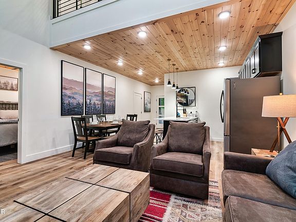 4th image of 1133 Reedmont Way