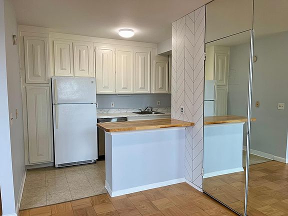 2nd image of 30 Lake St APT 4K